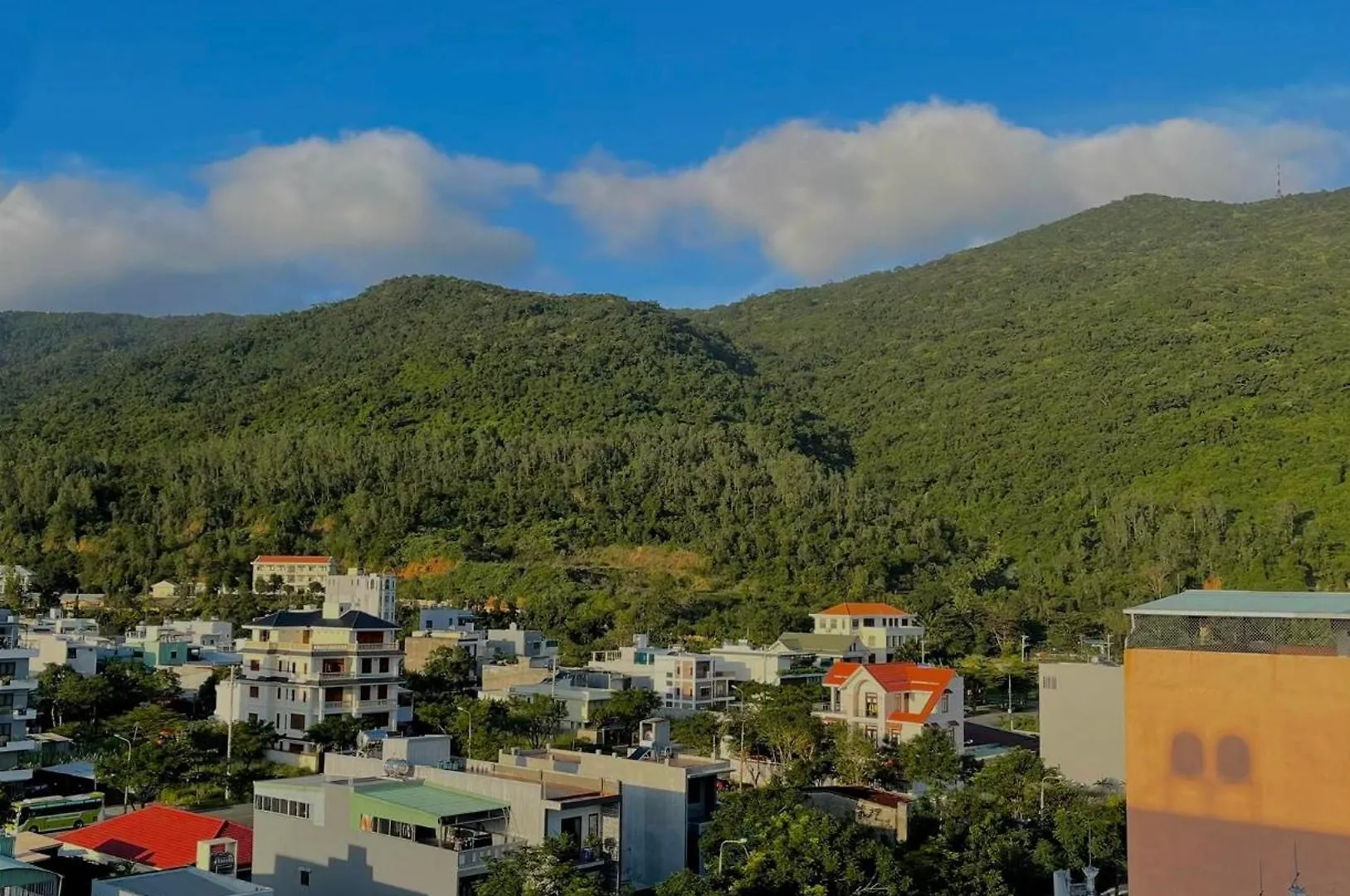 Ami Mountain Sea Danang Cozy - Mountain Iron View Apartment 0*, Da Nang Vietnam