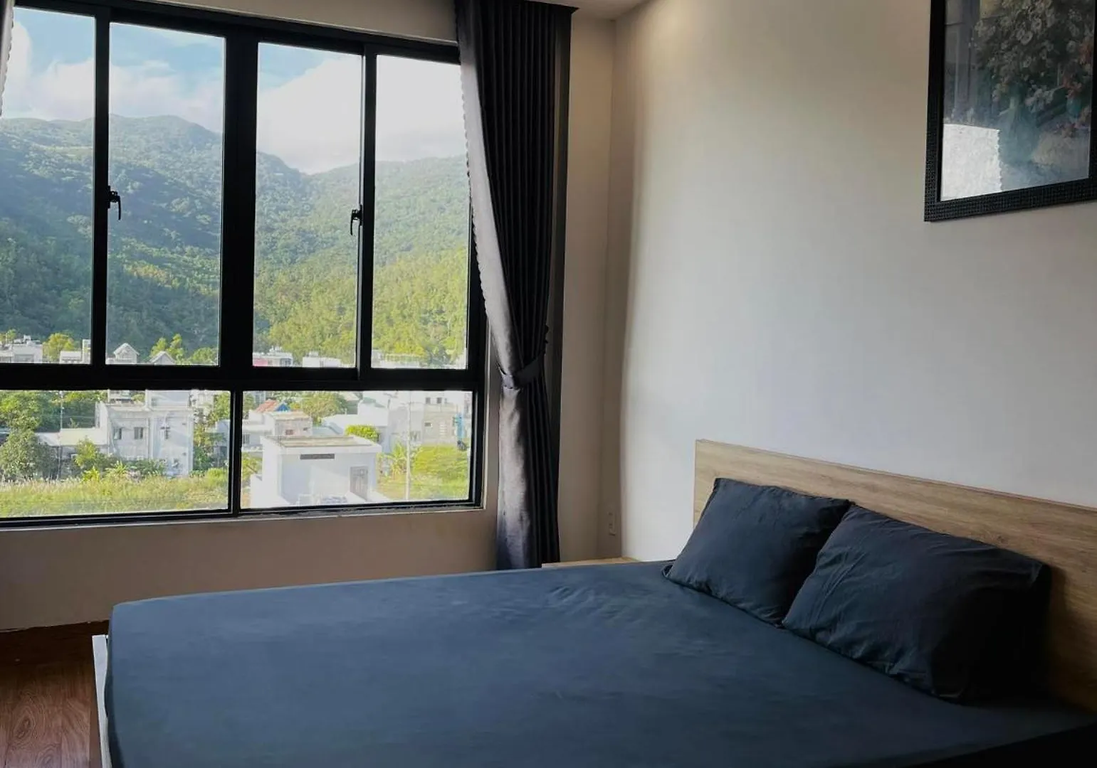 Ami Mountain Sea Danang Cozy - Mountain Iron View Apartment Vietnam